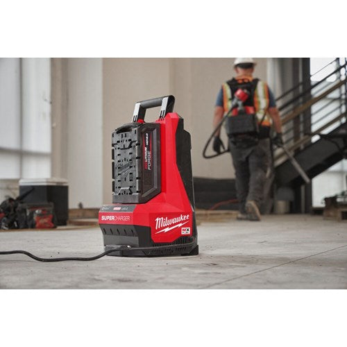 Milwaukee mx fuel™ one-key sc akkulaturi pikalatauksella